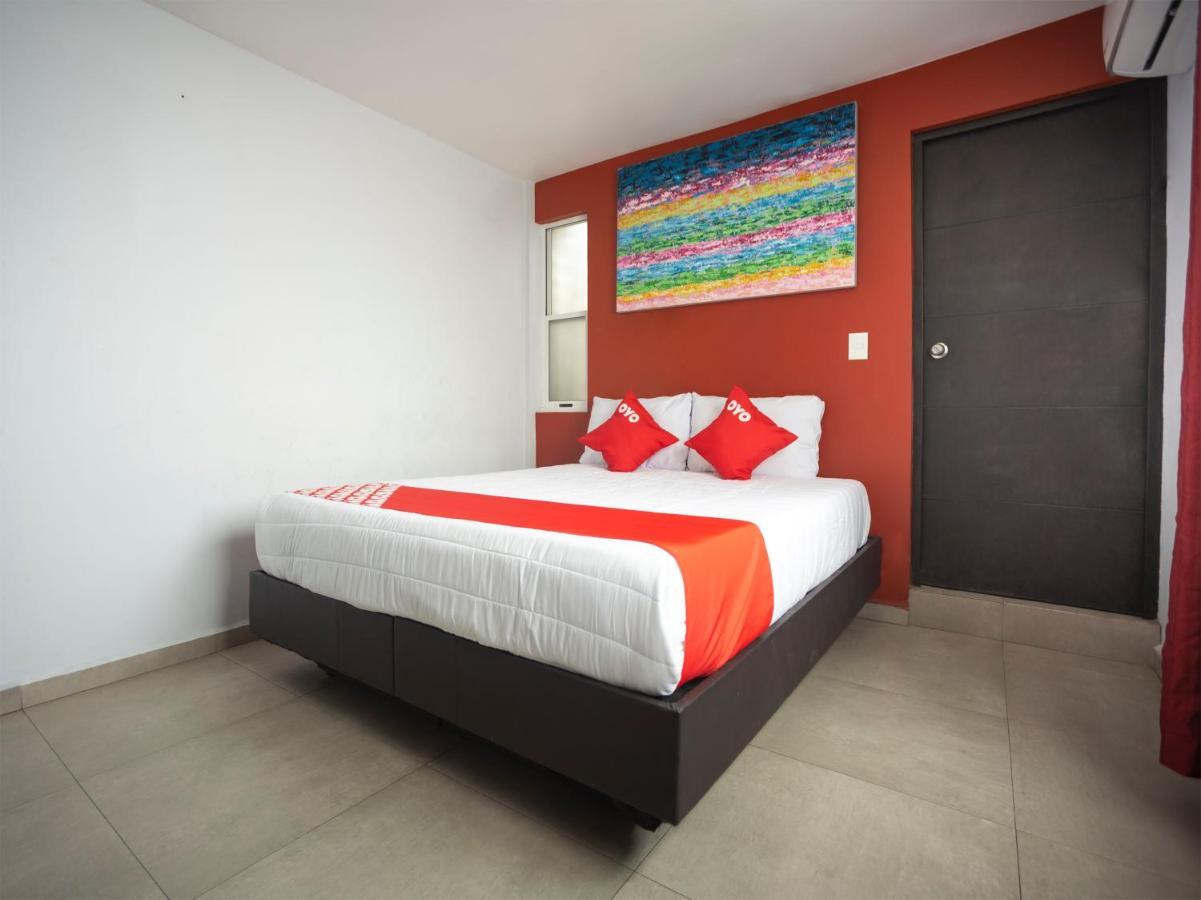 Adhoc Express Hotel Monterrey Buitenkant foto