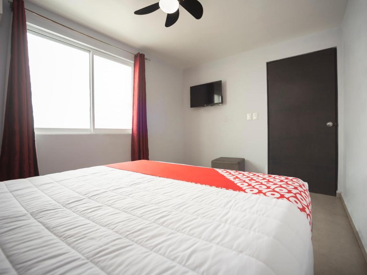 Adhoc Express Hotel Monterrey Buitenkant foto